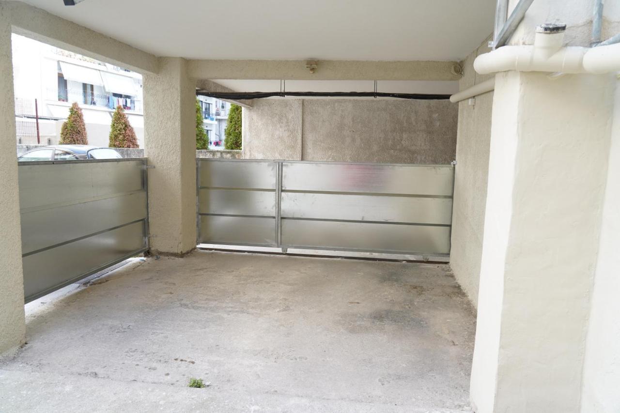 Larissa Downtown Apartment With Parking Esterno foto