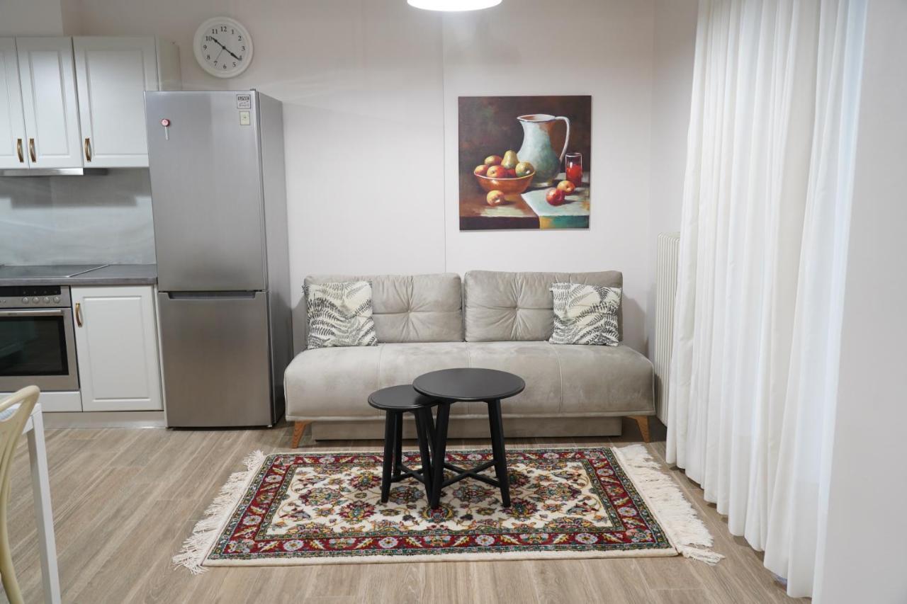 Larissa Downtown Apartment With Parking Esterno foto