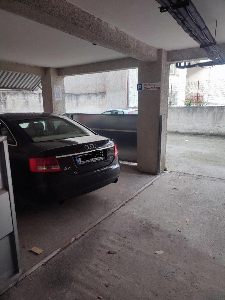 Larissa Downtown Apartment With Parking Esterno foto